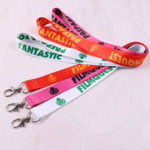 Custom color polyester lanyards with full-color heat transfer logo, ideal for events and ID badges, MOQ 100pcs