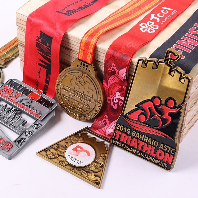 Custom medals and polyester ribbon lanyards set with event name and year branding