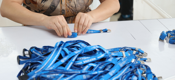 High-quality custom lanyard production with logo, stitching and hardware quality inspection