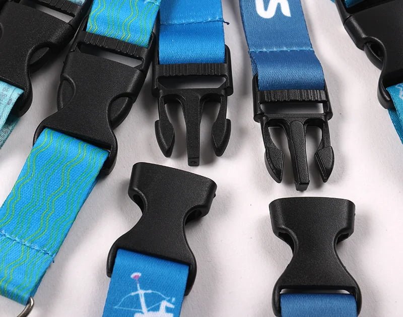 detachable plastic quick release buckle detail on custom lanyard