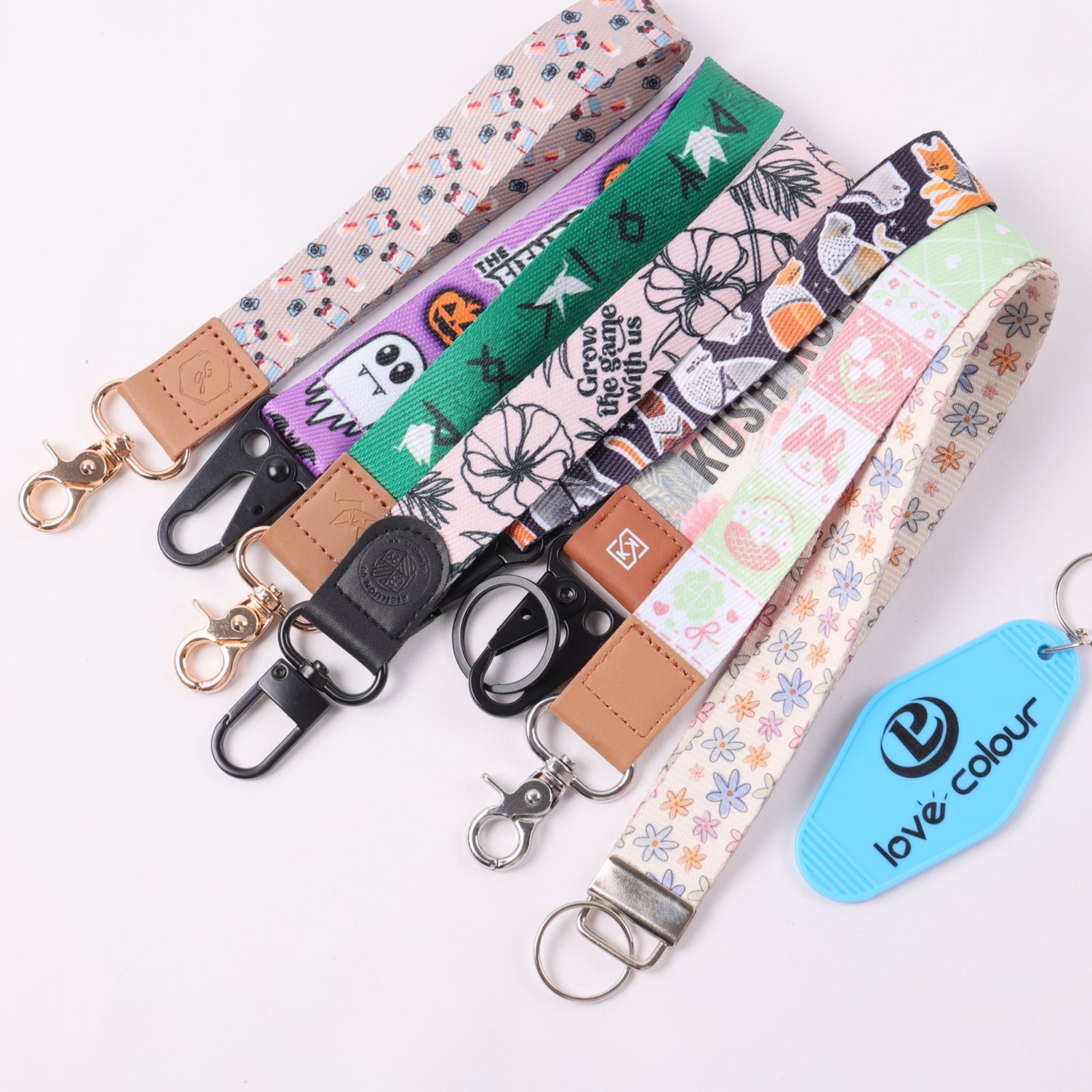 Custom logo fashion short strap keychain accessory, MOQ 100pcs