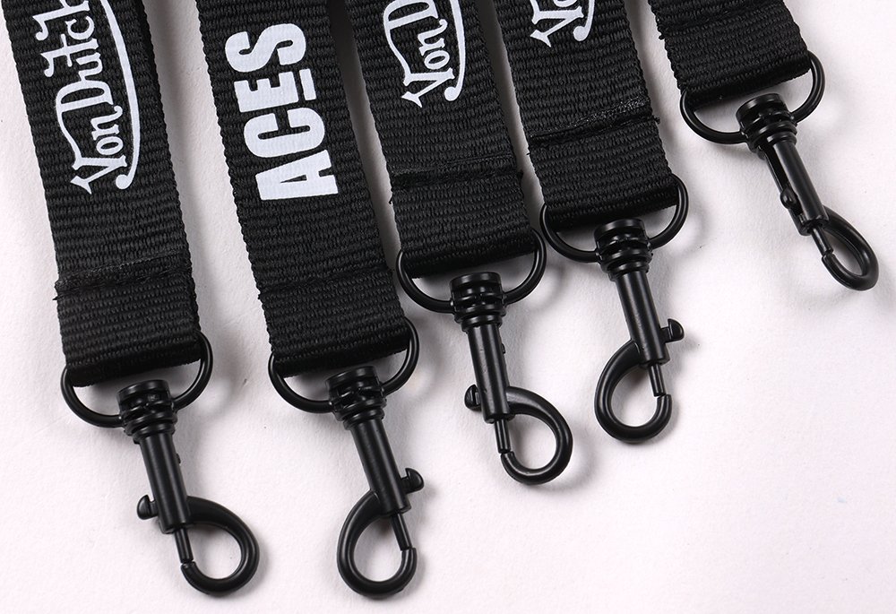 lanyard hooks with different metal thickness and weight showing quality and price differences