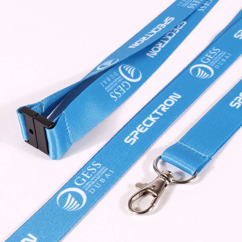 Hospital lanyard with safety breakaway buckle