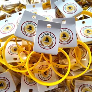 Custom silicone wristbands with printed logo and product hang tags, ideal for events, giveaways, and promotions