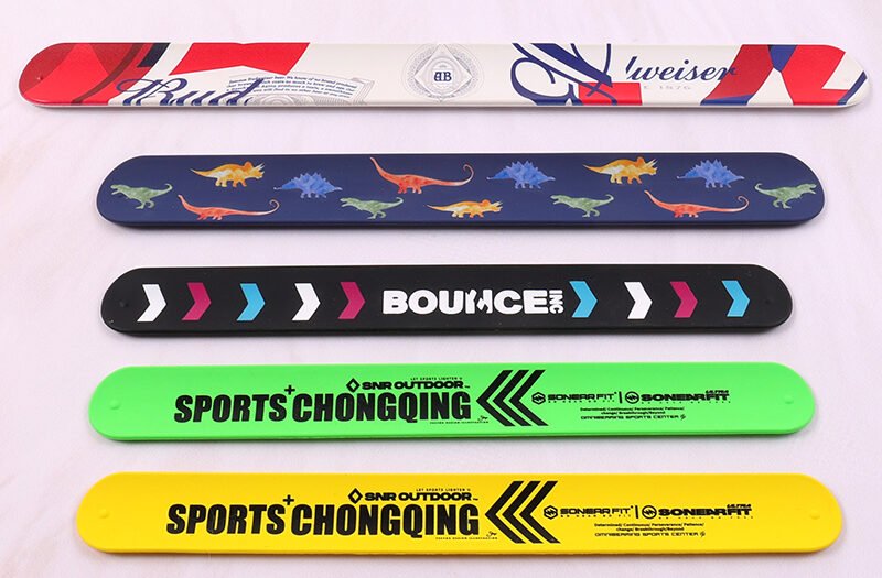 custom slap wristband safety band made of reflective PVC material for outdoor use