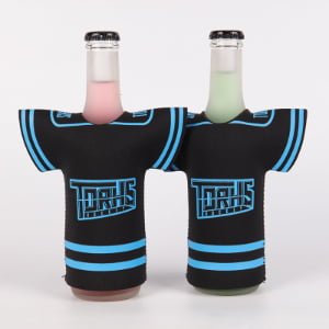 Collapsible jersey-style bottle sleeve for beer and soft drink bottles