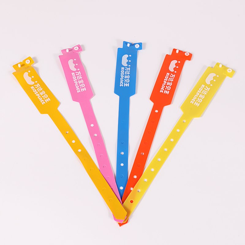 custom printed vinyl wristbands for festivals and concerts