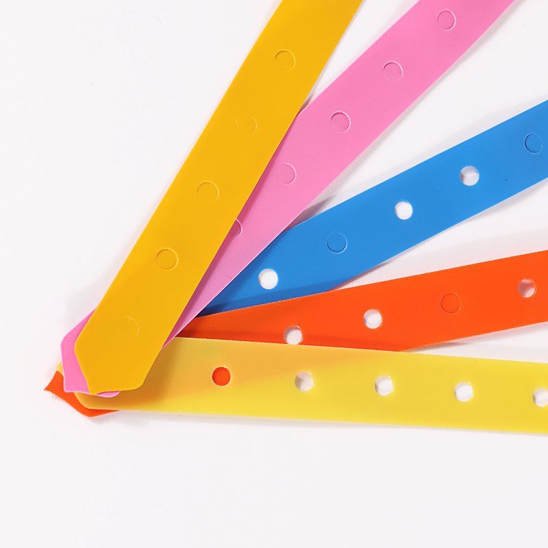 custom printed vinyl wristbands for festivals and concerts