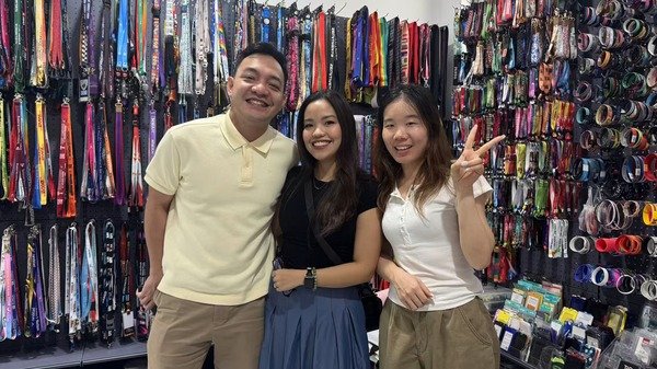 Philippine customer Gian visiting LOVECOLOUR lanyard factory in Guangzhou China